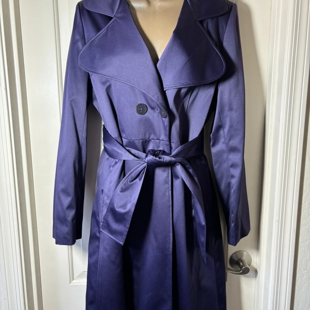 NWOT Gorgeous TAHARI Deep Purple Satin Trench Coat with belt Medium